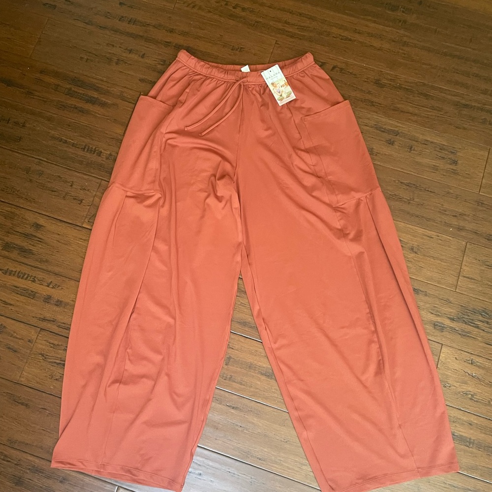 Halara Wide Leg Flowy Pants w/ Pockets | Auburn, Size Medium